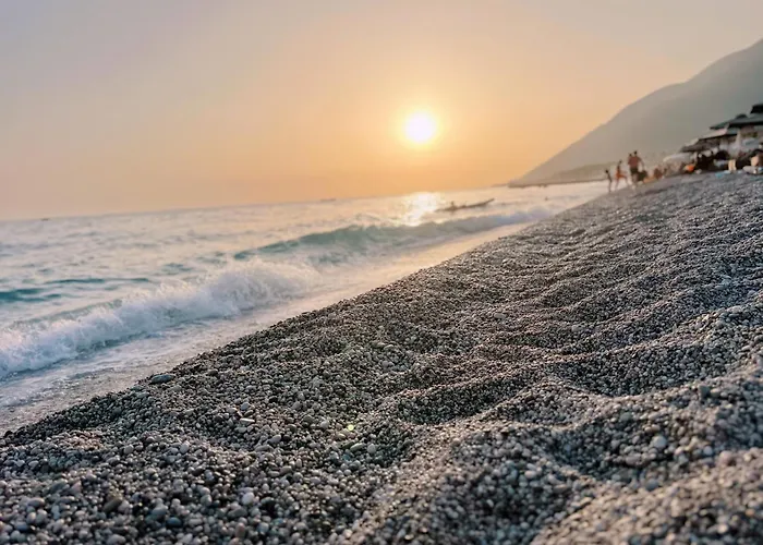 Leas Santorini, Hébergement de vacances *