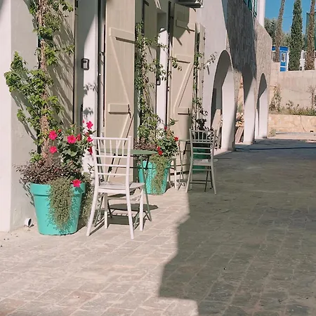 Leas Santorini, Prázdninový dům