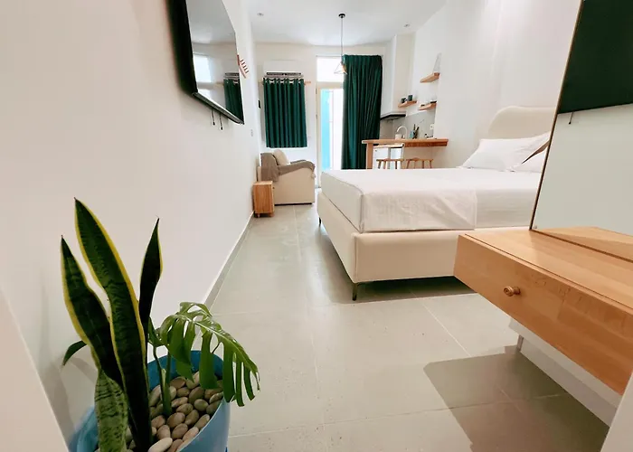 Leas Santorini, Dhërmi