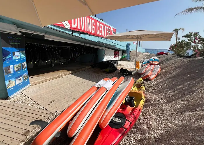 Leas Santorini, Casa vacanze Dhërmi
